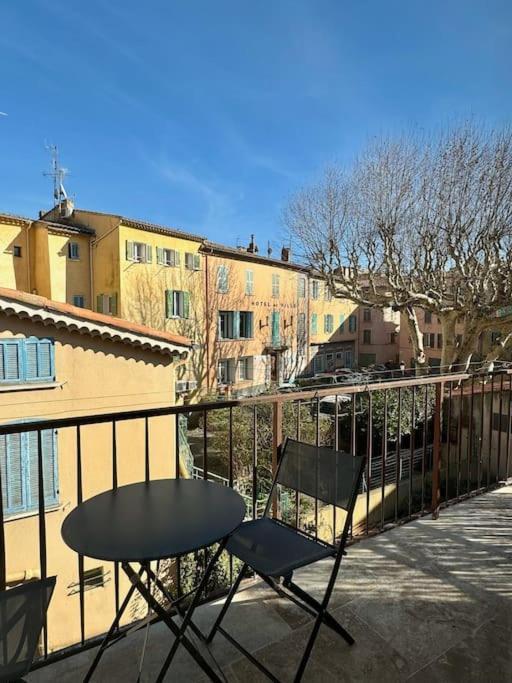 Appartement Lumineux Avec Terrasses Le Luc Eksteriør bilde
