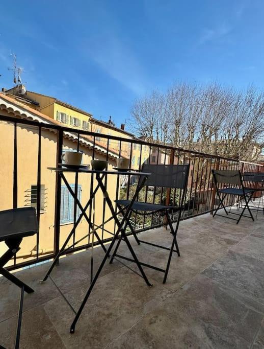 Appartement Lumineux Avec Terrasses Le Luc Eksteriør bilde